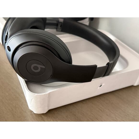 Beats Studio Pro Wireless Headphones Model MGTP3LL/A USA Black NC Spatial Audio - Picture 5 of 16
